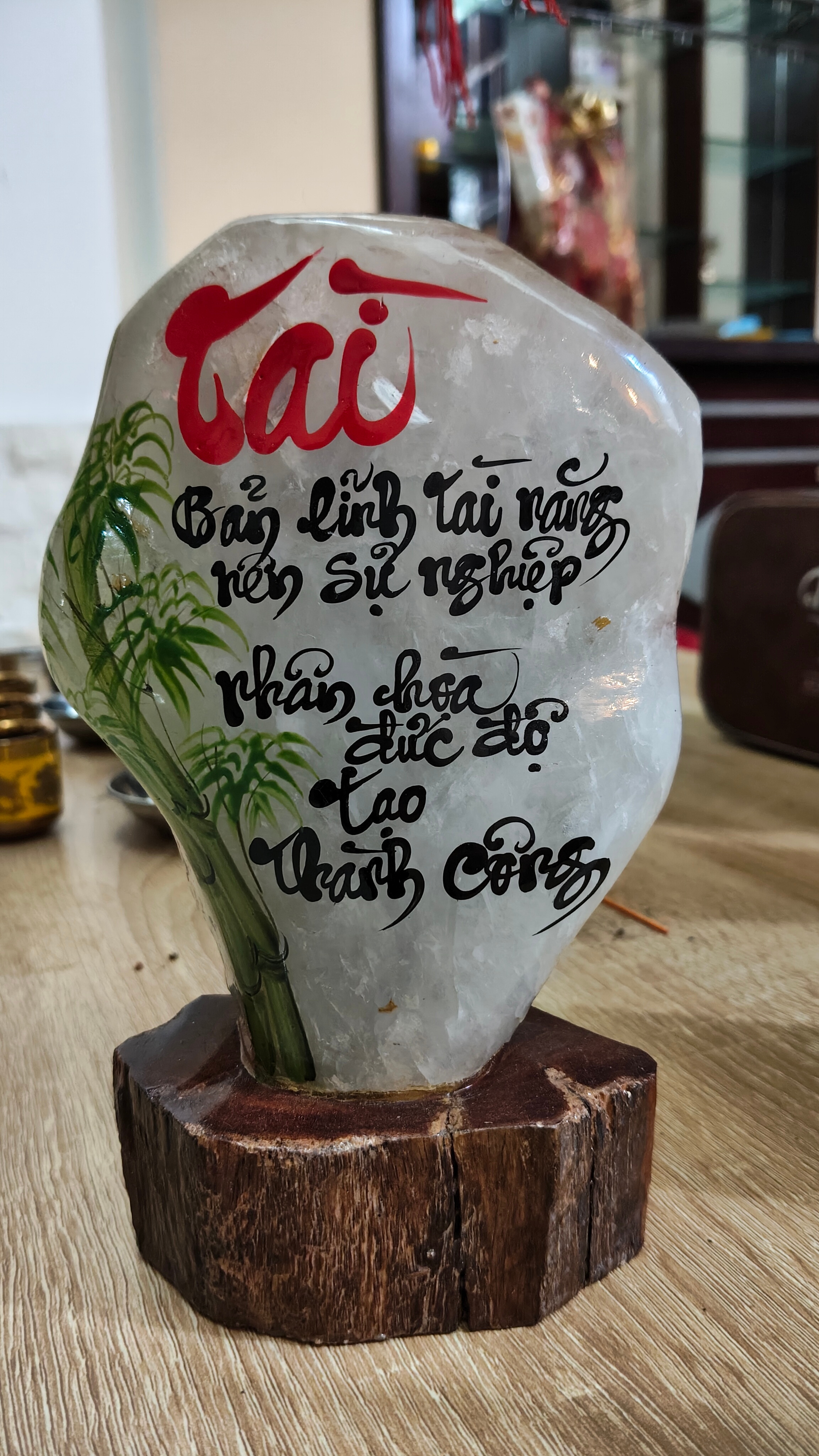 Đá thạch anh thư pháp