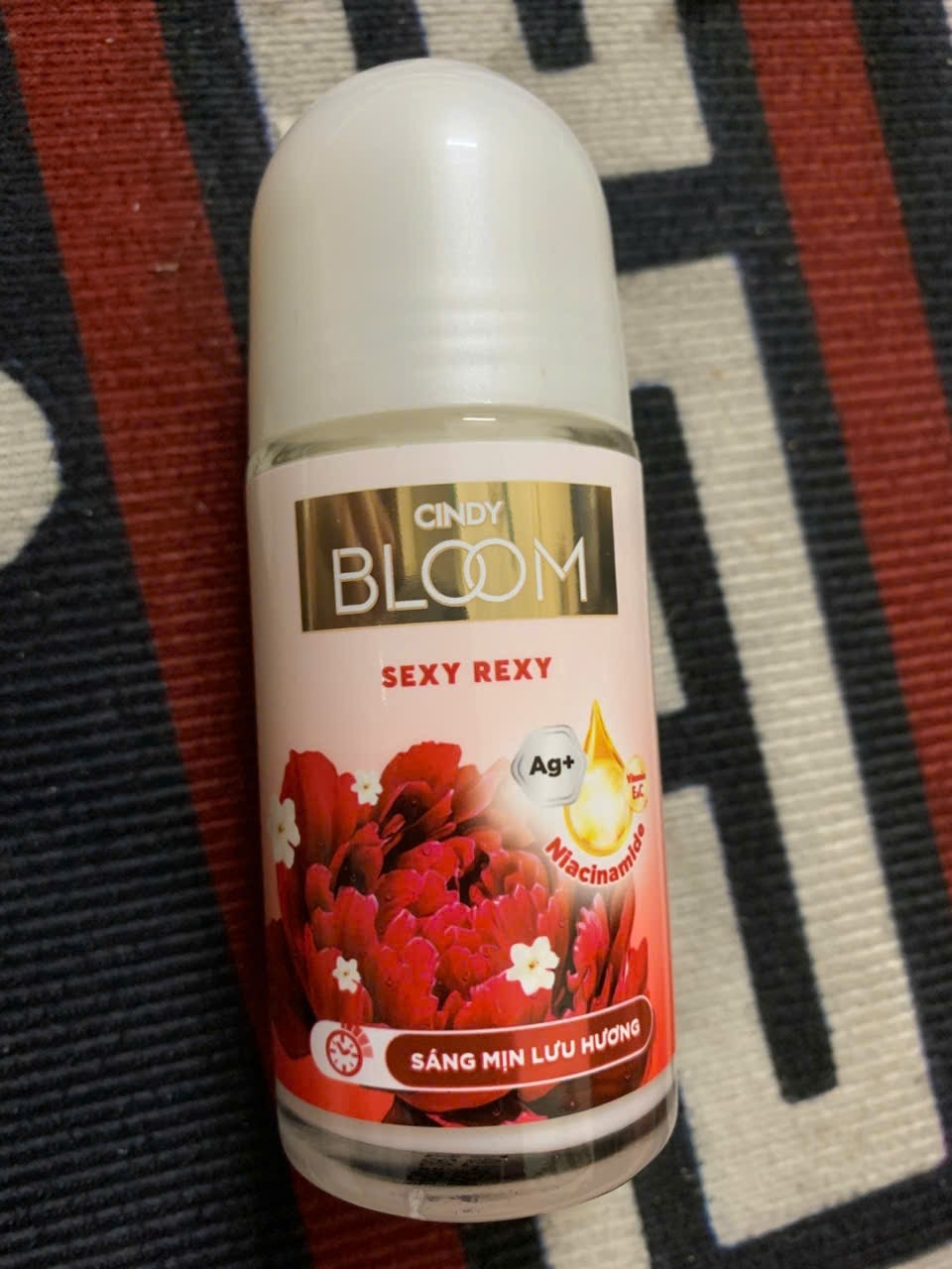 Lăn khử mùi CINDY BLOOM màu đỏ 