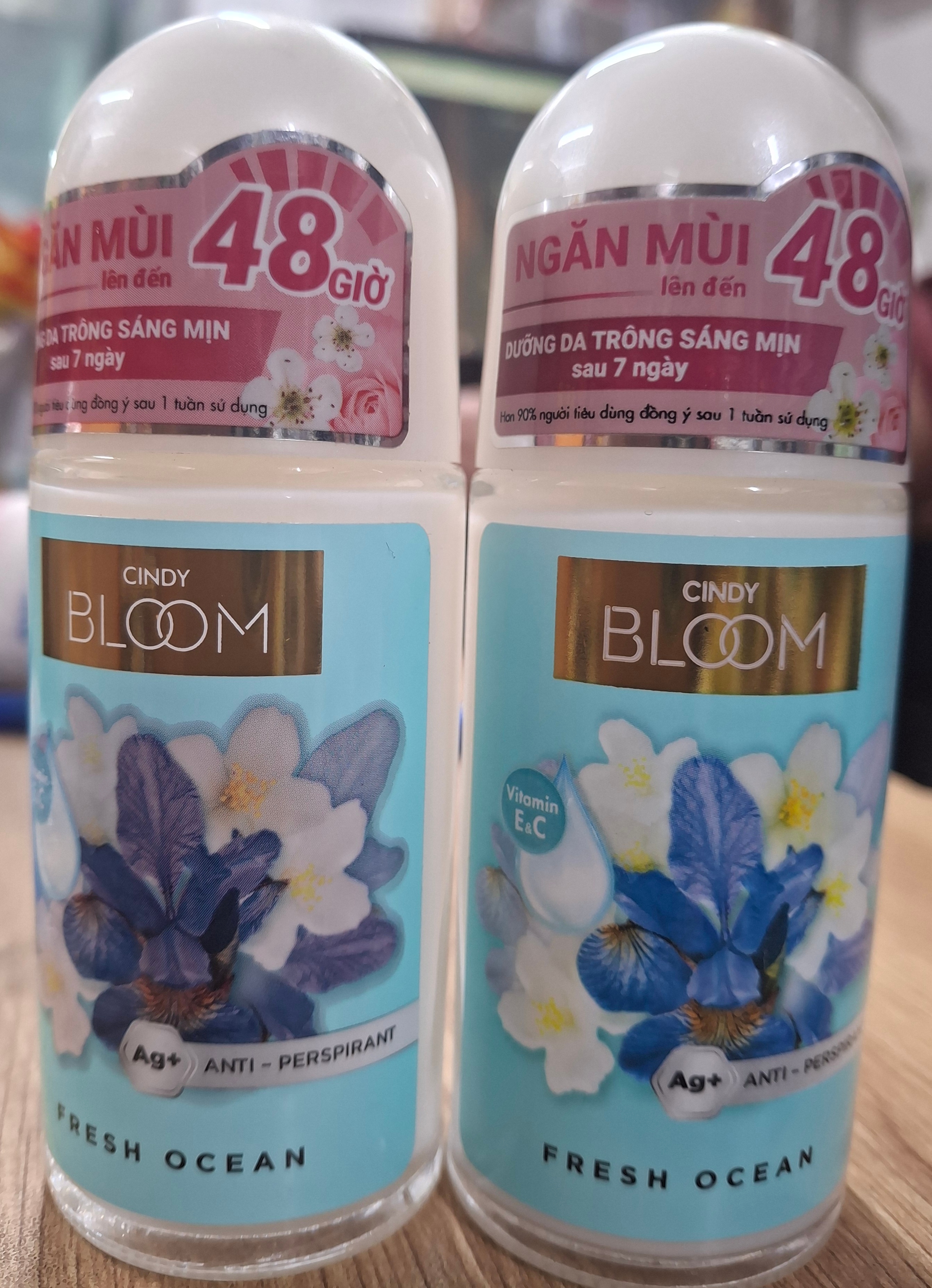 Lăn khử mùi CINDY BLOOM màu xanh 