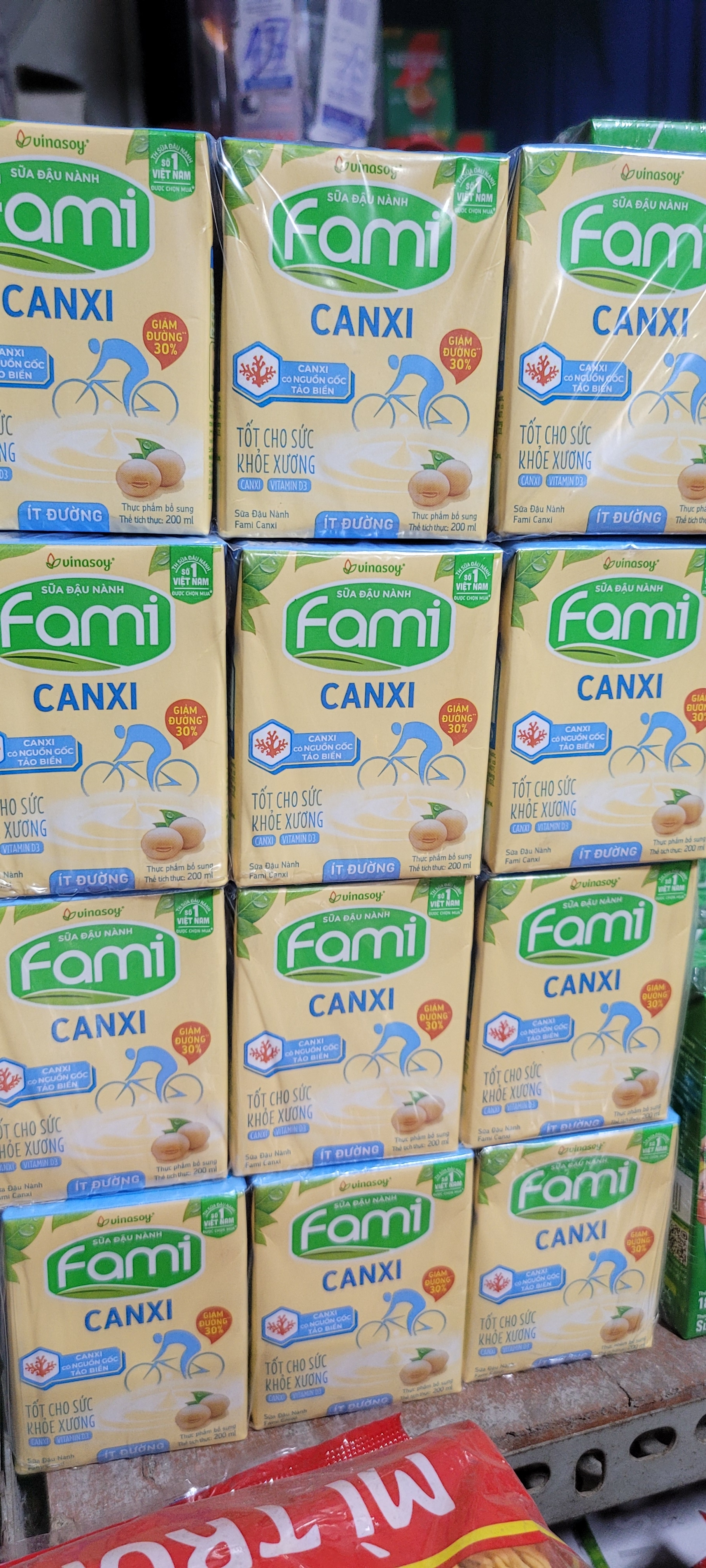 1 thùng  fami  hộp   ít đường 