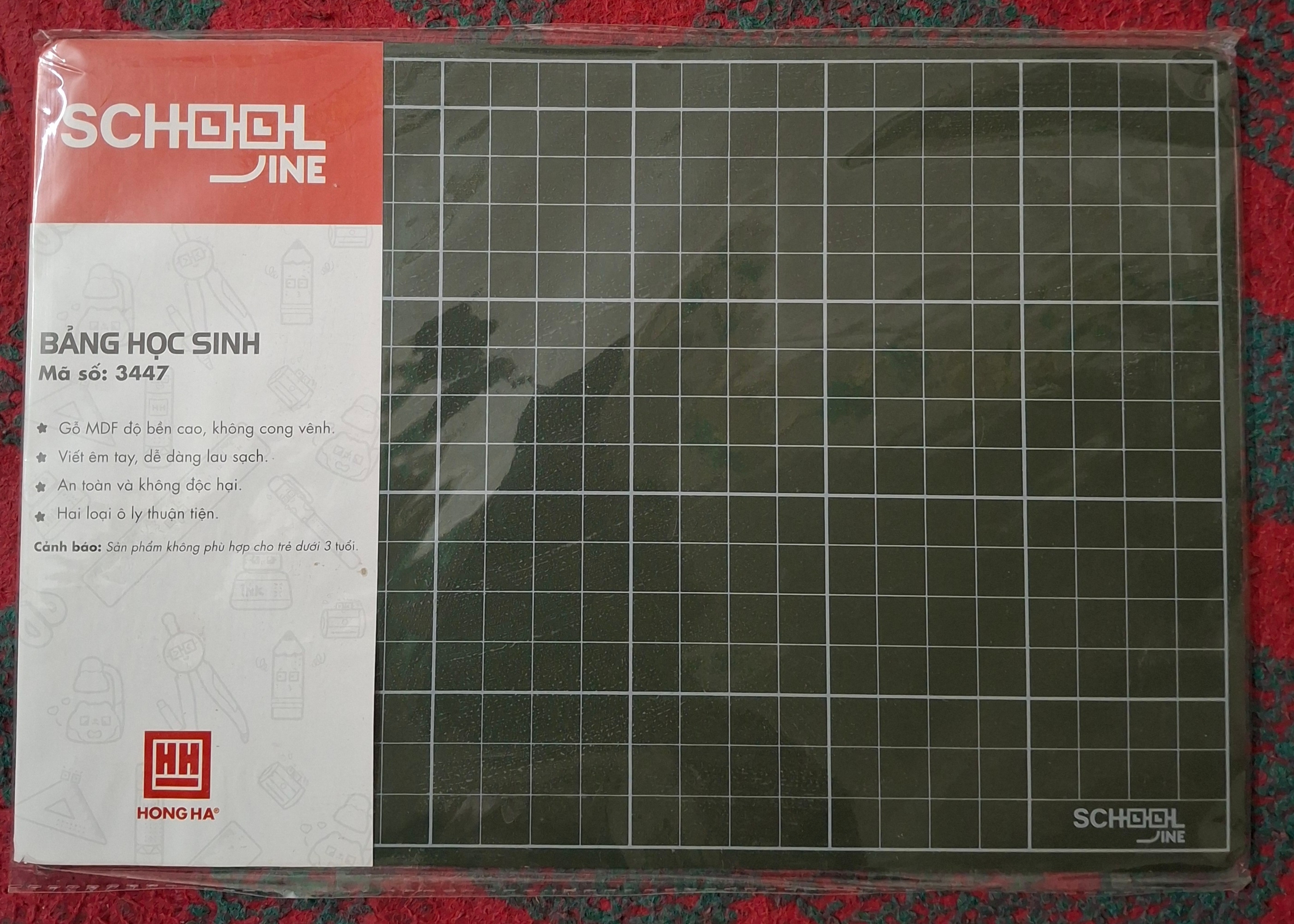      2 chiếc bảng đen hồng hà