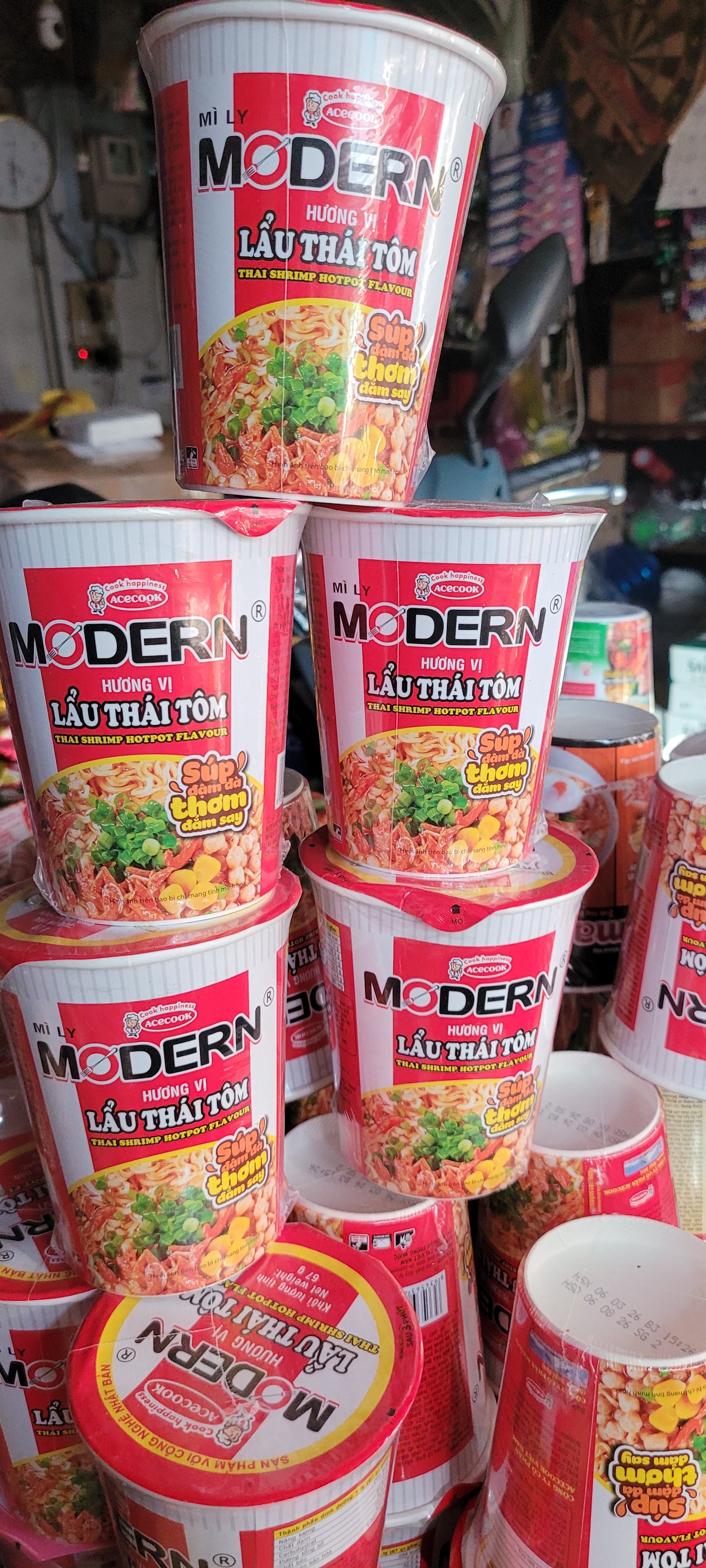 Combo 10 ly  mì moden  chua cay 