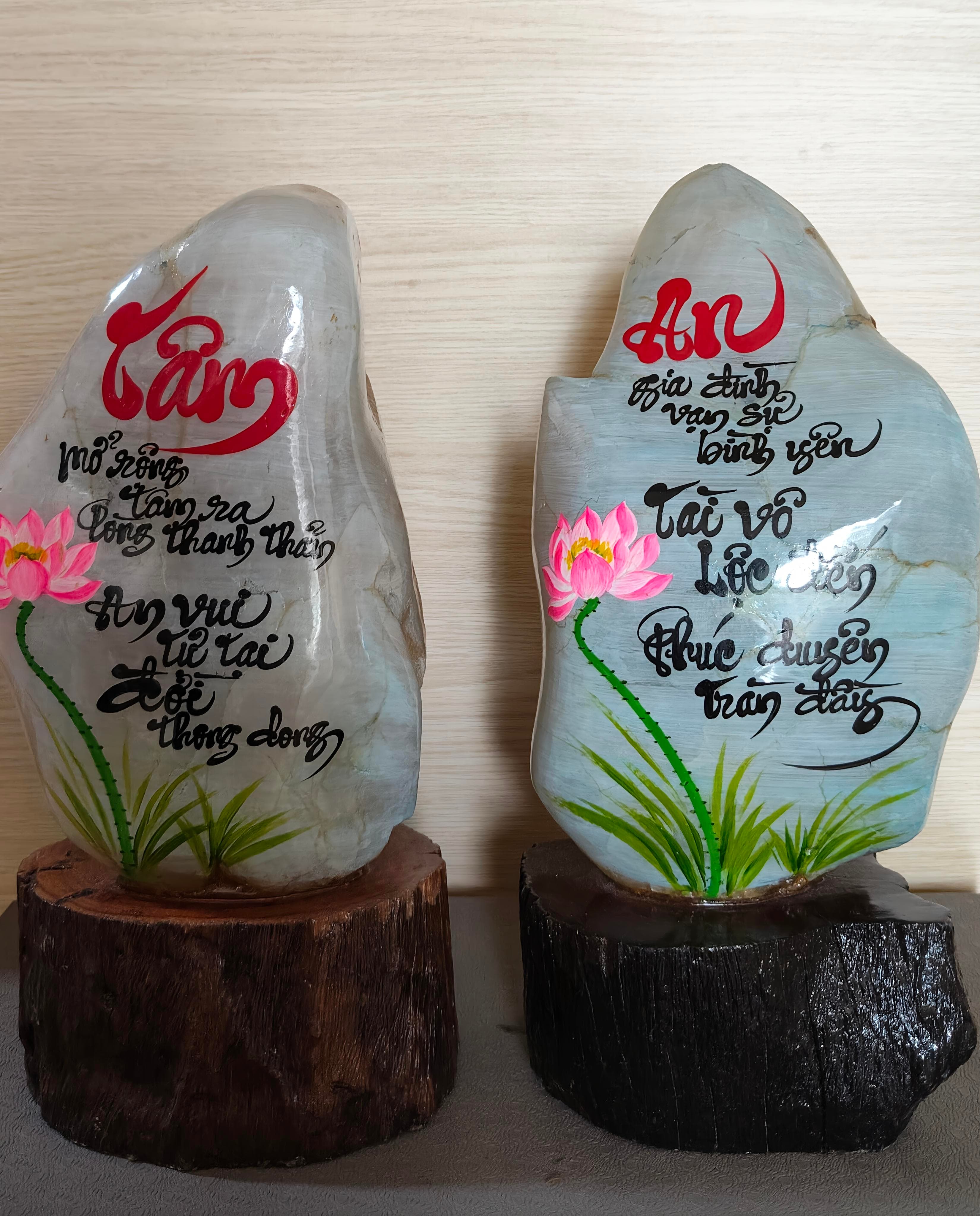 Đá thạch anh thư pháp