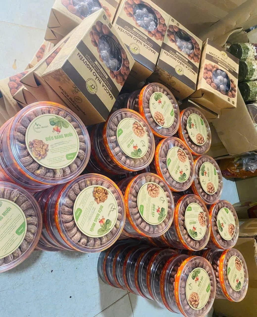 Combo –  Hạt Điều Xếp Hoa, Hạnh Nhân Rang Bơ,Hạt Dẻ. ảnh 3