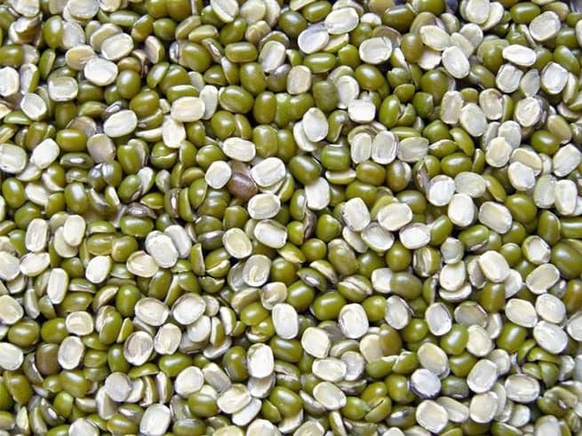 ĐẬU XANH NỬA HẠT CÒN VỎ - TÚI 1 KG