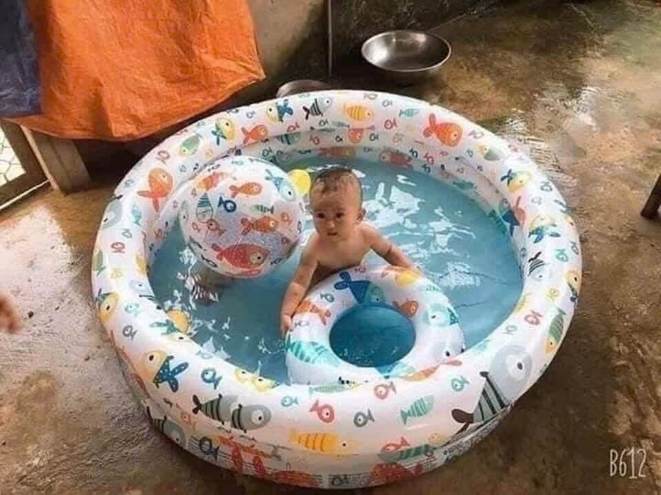 Bể bơi và máy bơm