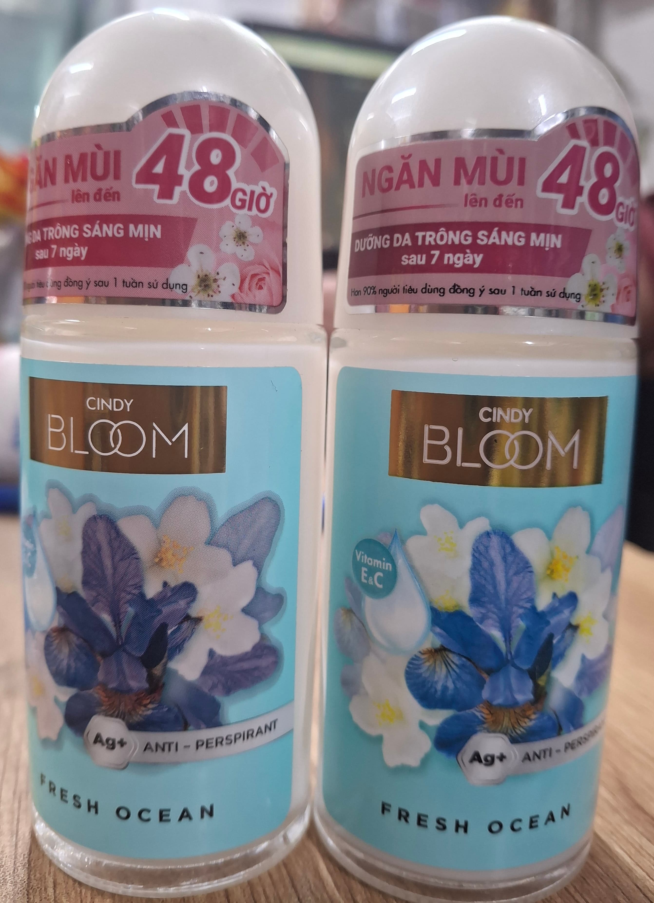 Lăn khử mùi CINDY BLOOM màu xanh 