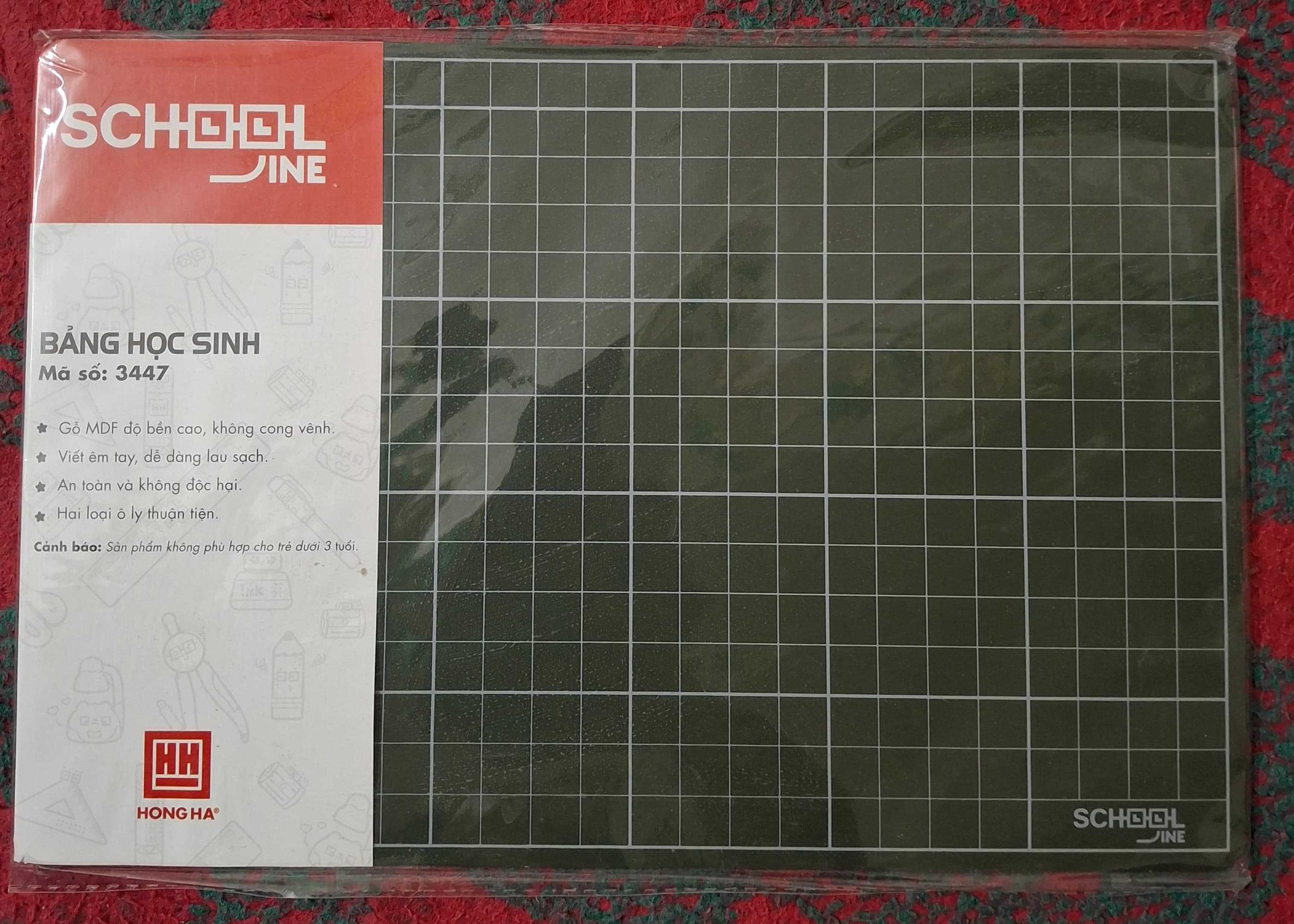       2 chiếc bảng đen hồng hà