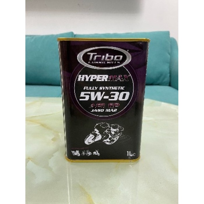Dầu nhớt cao cấp cho xe máy, loại nhớt 5W30 API SP JASO MA2 loại chai 1 lít. Thương hiệu Tribo (UAE)
